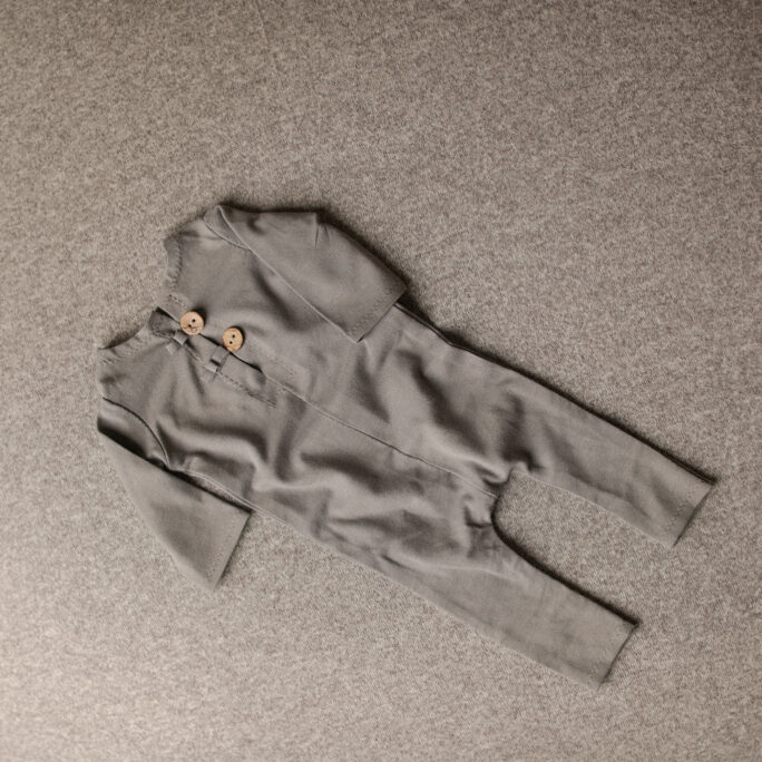 NEWBORN ONESIE & free bow GREY