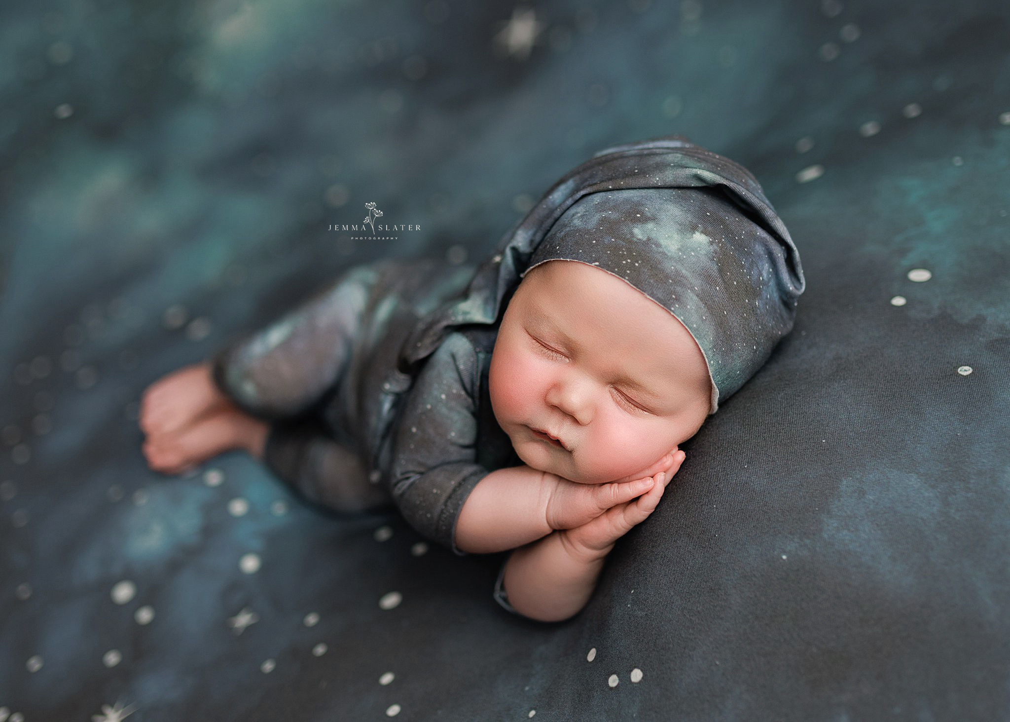 NEWBORN ONESIE + sleepy HAT -  Beyond Stars