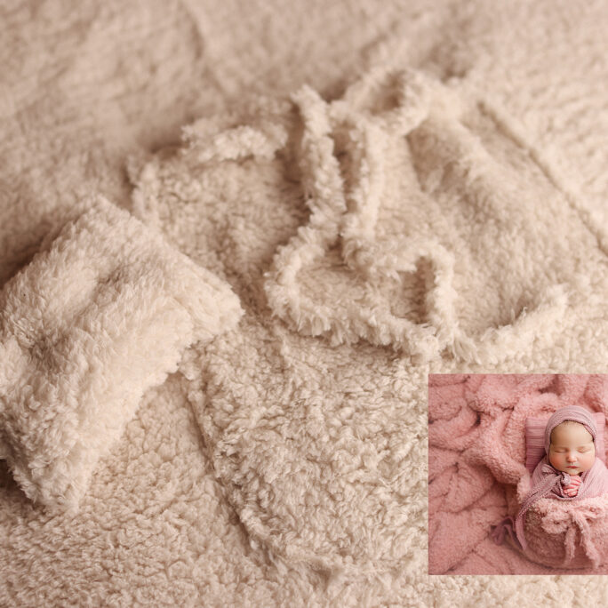 PLUSH pocket backdrop + pillow - OFF WHITE