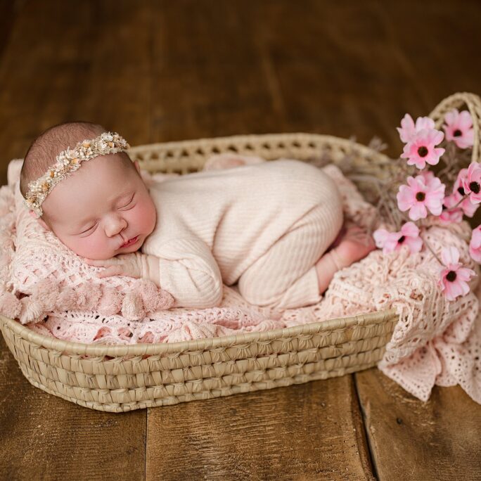Small Flat Moses Basket with Free Mattress