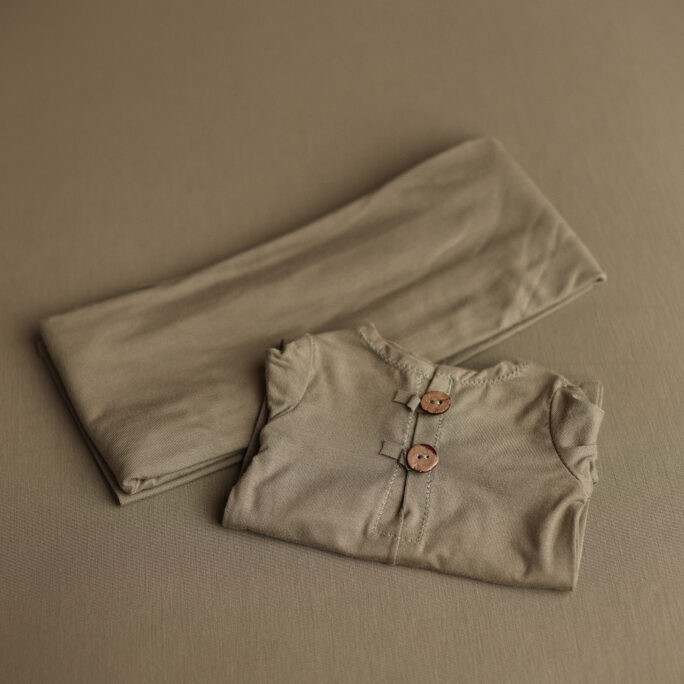 Newborn Onesie + free headband TEA LEAF