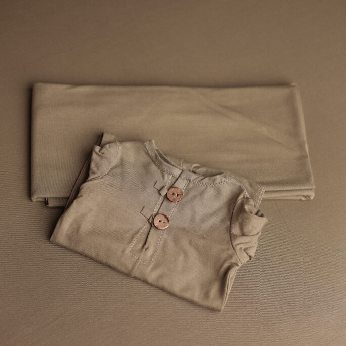 Newborn Onesie + free headband TEA LEAF