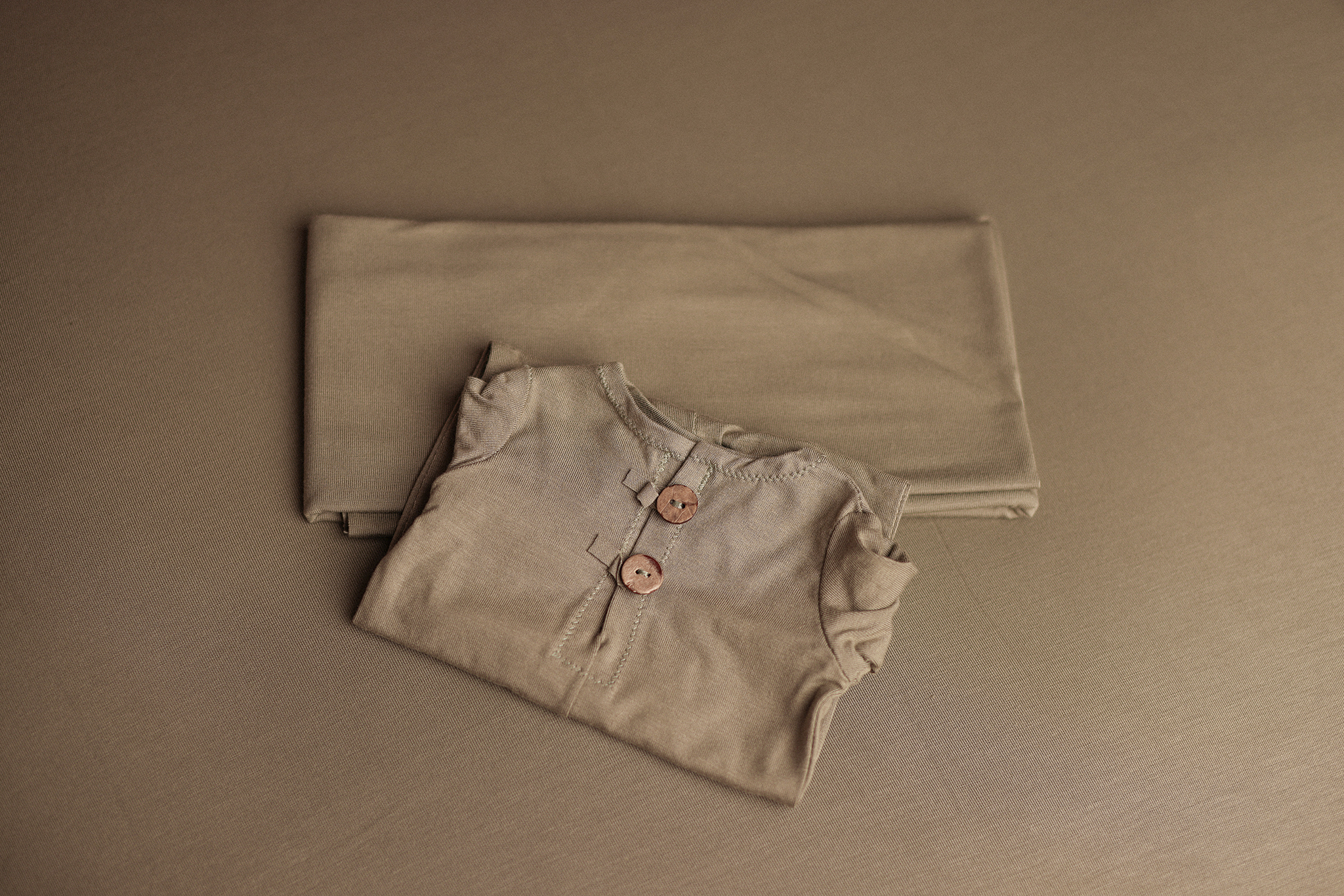 Newborn Onesie + free headband TEA LEAF
