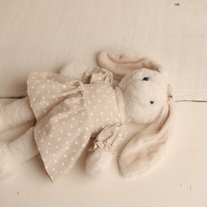 WHITE BUNNY GIRL