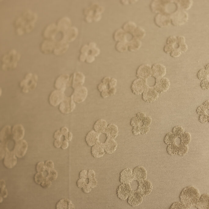 Embossed DAISY backdrop - khaki