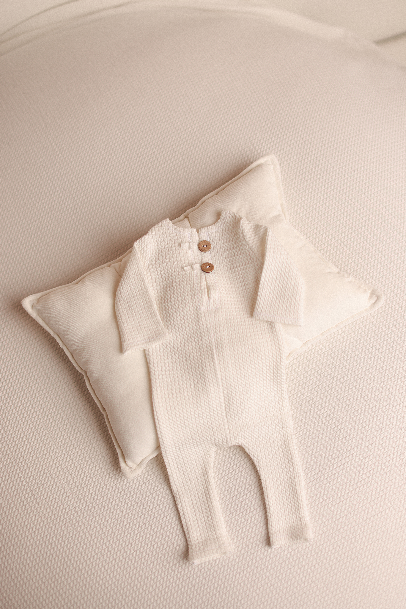 NEWBORN ONESIE textured