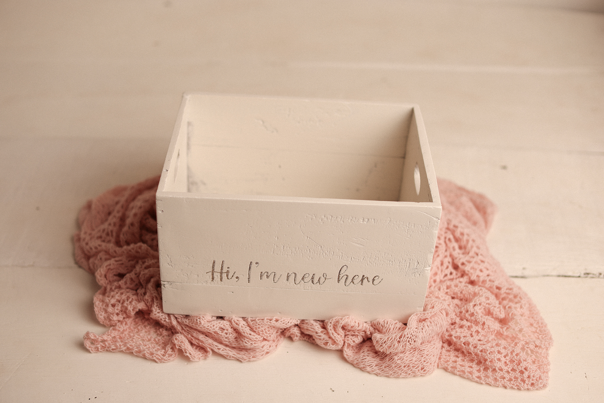 last one! WHITE WOODEN CRATE / I'm new here