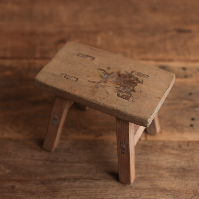 The Storyteller SITTER Stool