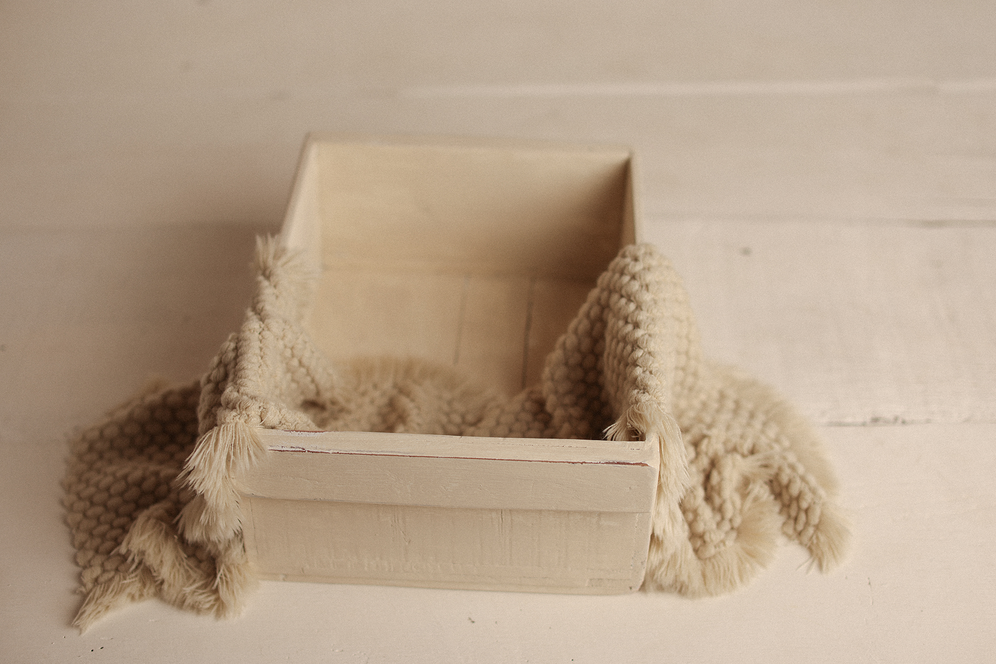 Light Beige / Cream crate