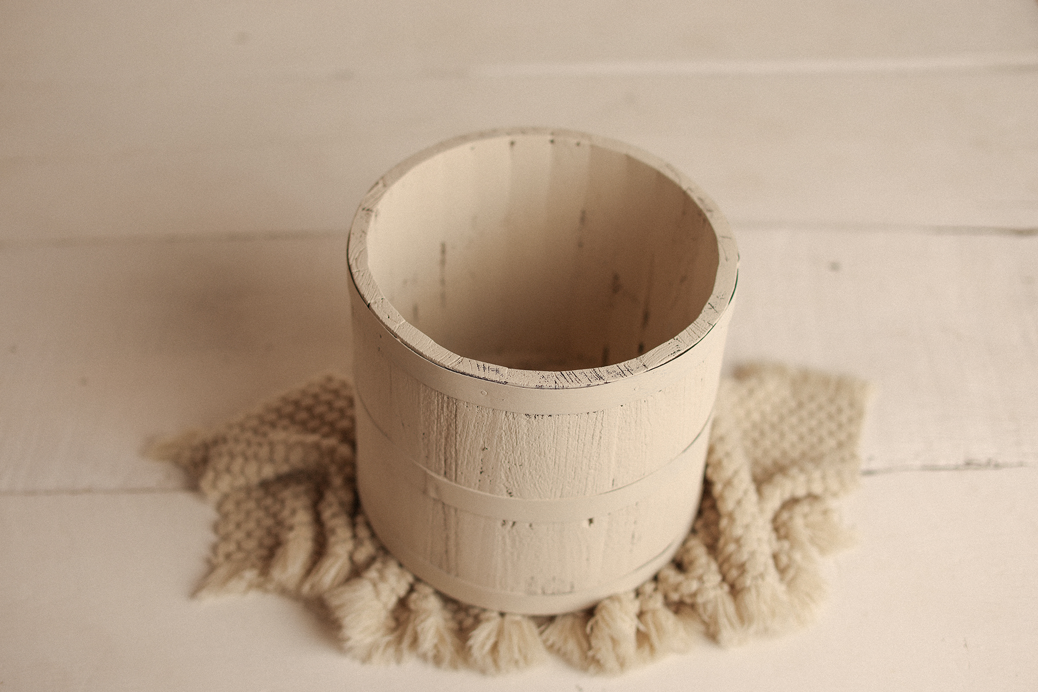 The Rustic Barrel Bucket Light Beige / Cream