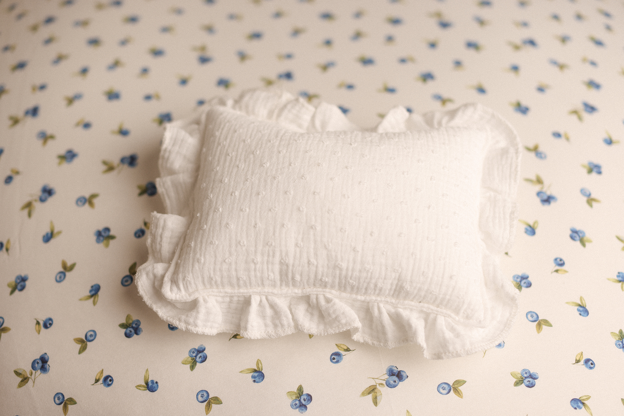 WHITE  pillow with ruffles