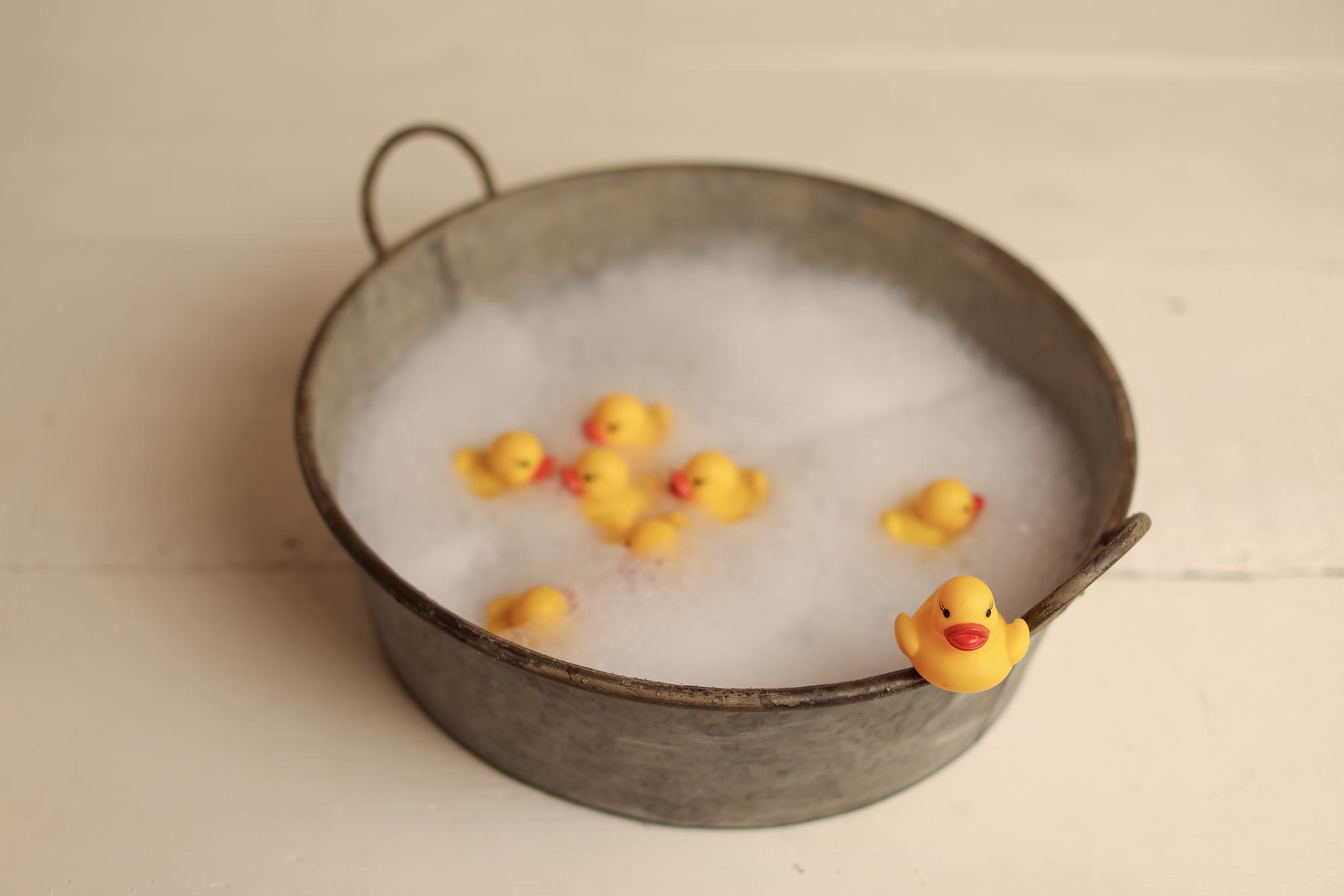LARGE BATH TUB