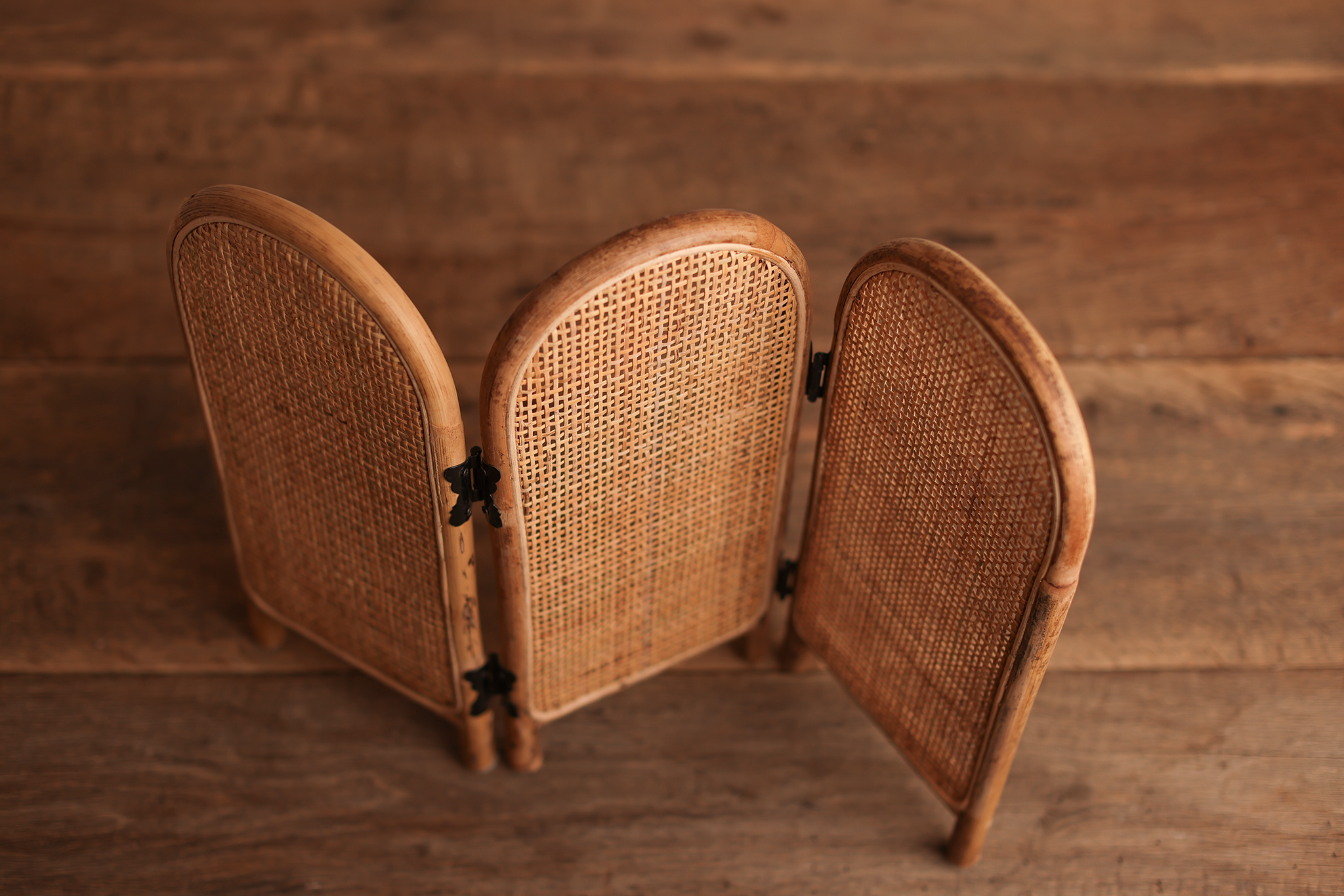 ROOM DIVIDER