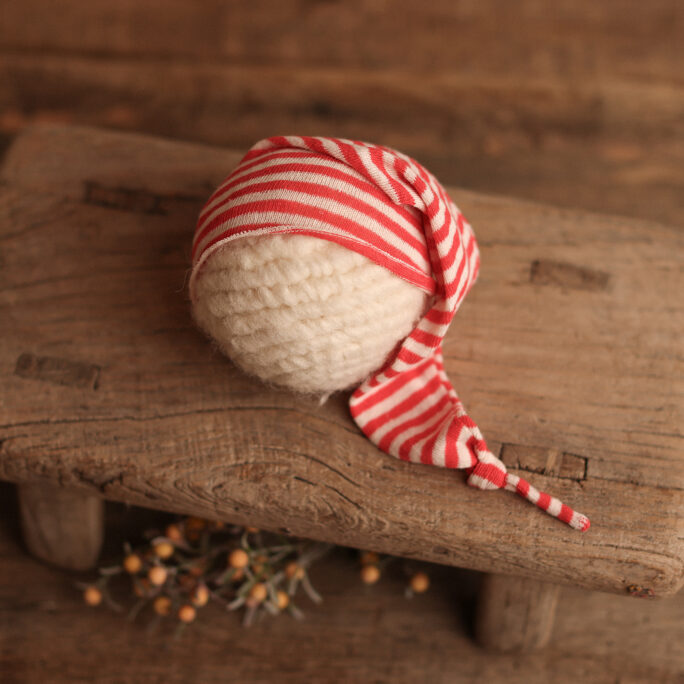 hat red stripes