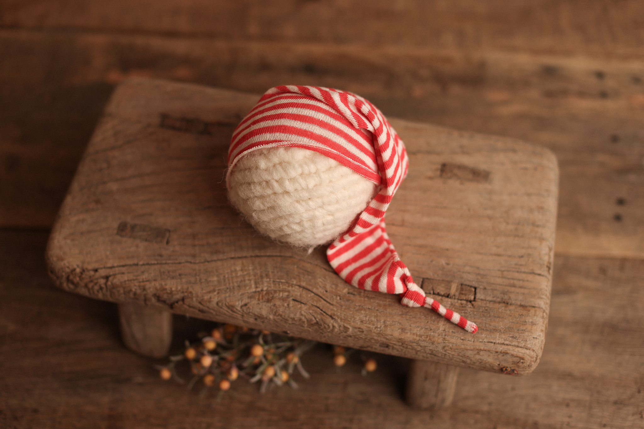 hat red stripes