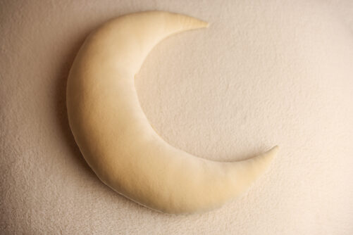 MOON PROP / SOFT YELLOW