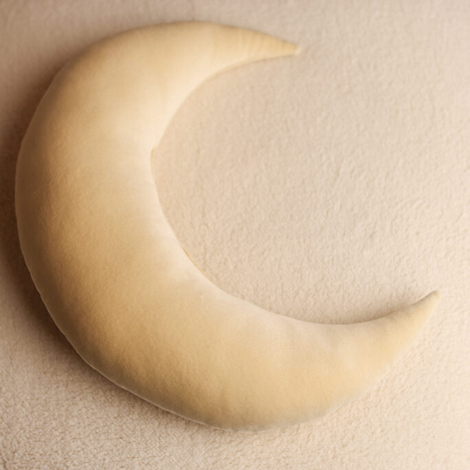 MOON PROP / SOFT YELLOW