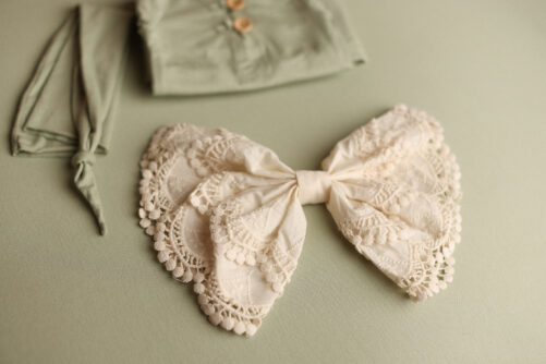 ROMANTIC LACE BOW
