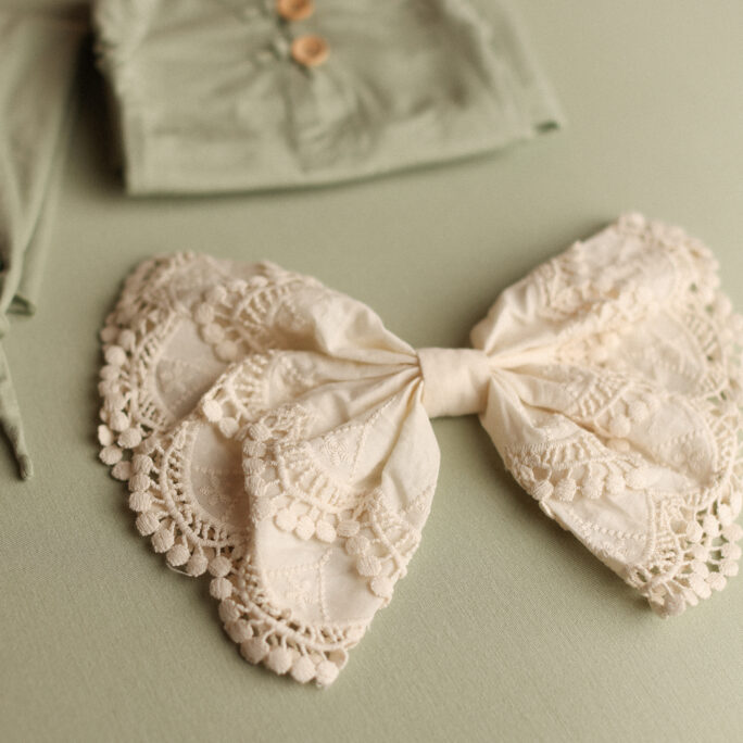 ROMANTIC LACE BOW