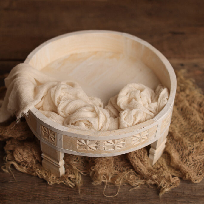 WHITE \ CREAM PROP