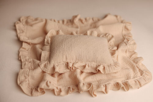 pillow and layer - dots LATTE ruffle newborn set