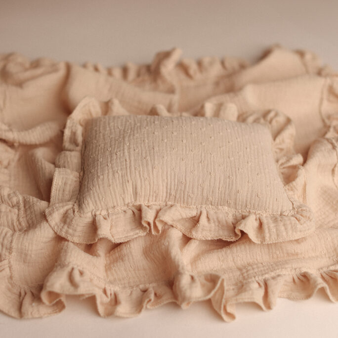 pillow and layer - dots LATTE ruffle newborn set