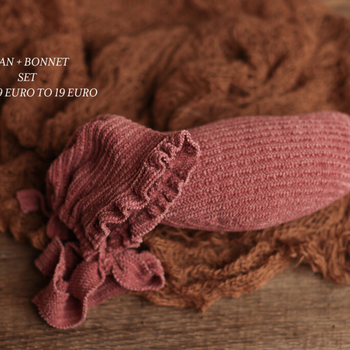 PINK bonnet + Posing Bean