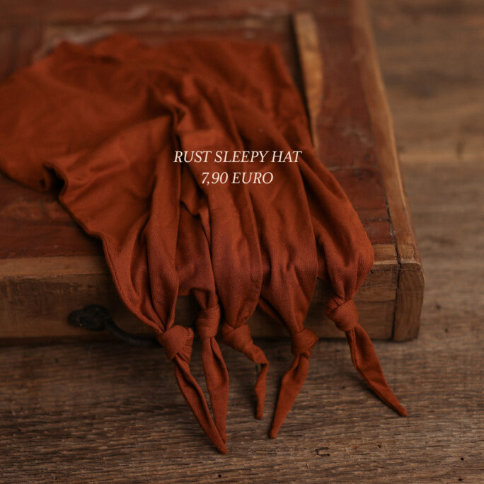 rust sleepy hat