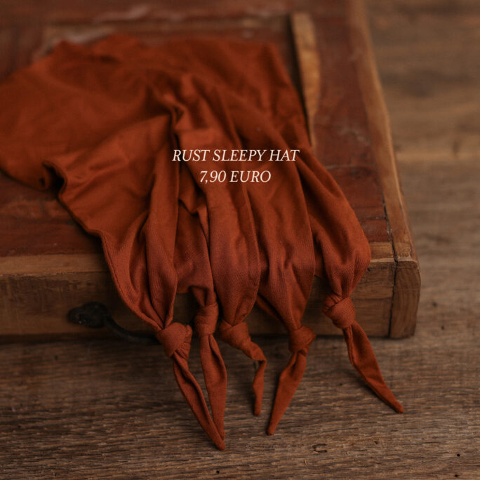rust sleepy hat