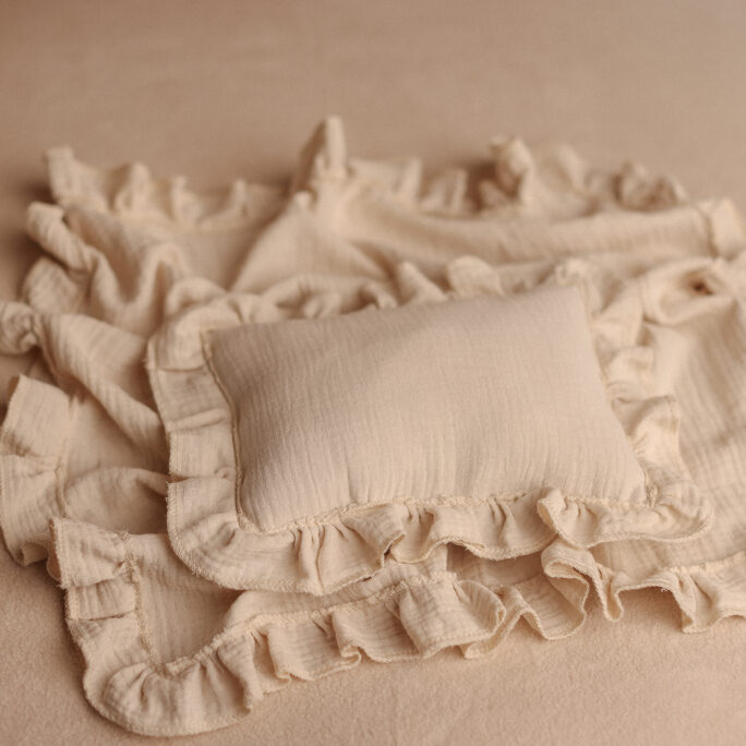pillow and layer - LATTE ruffle newborn set
