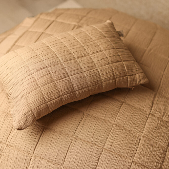 XL Plaid with matching pillow - Irish Coffee