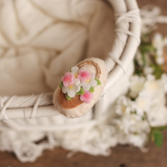 felt egg with flowers