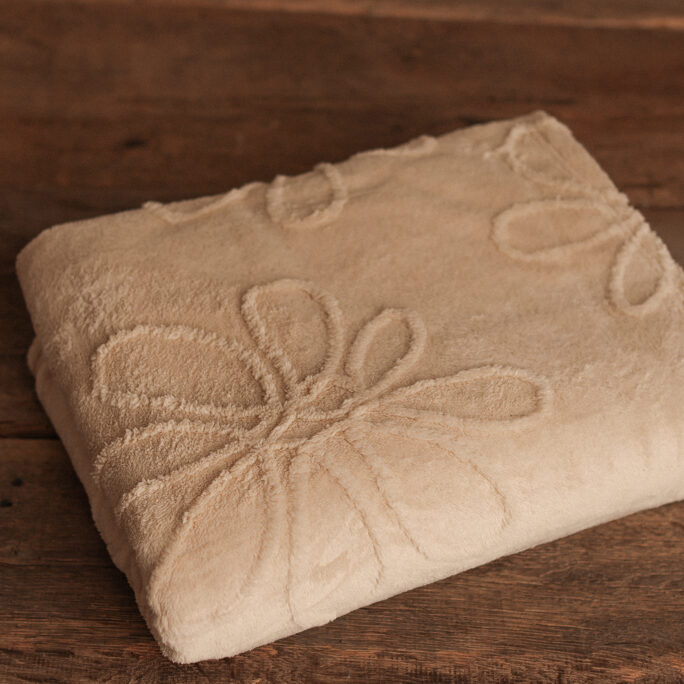 Large Daisy Whisper Plaid