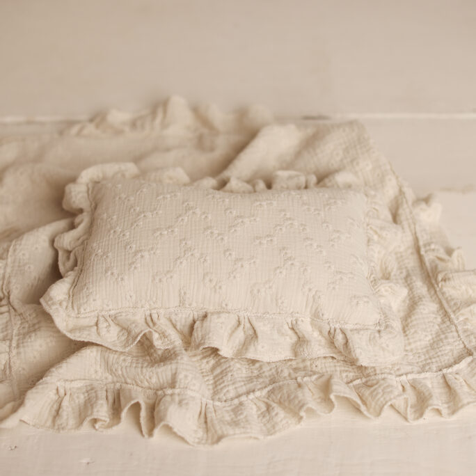 Ivory Bloom Pillow & Ruffle Blanket Set