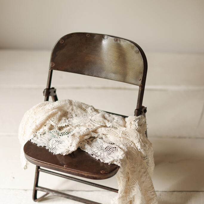 VINTAGE FOLD CHAIR