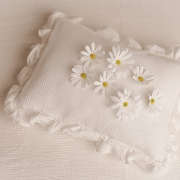 7 WHITE daisy flowers decoration