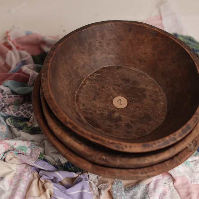 VINTAGE WOODEN BOWL 1
